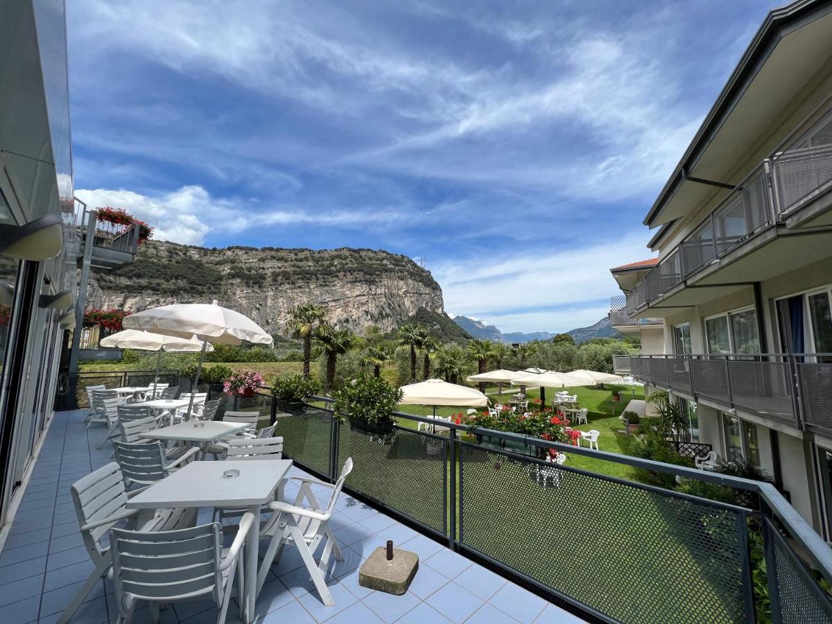 Hotel Piccolo Mondo Torbole Sul Garda Exterior foto