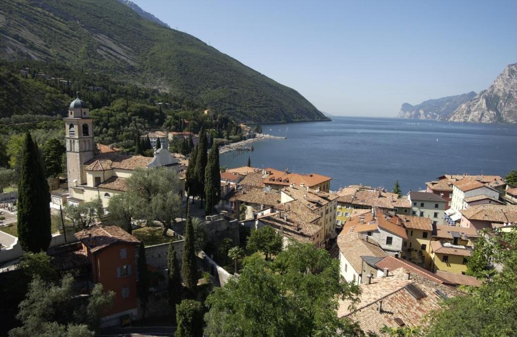 Hotel Piccolo Mondo Torbole Sul Garda Exterior foto