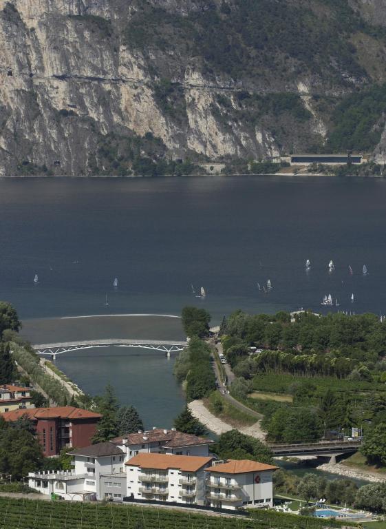 Hotel Piccolo Mondo Torbole Sul Garda Exterior foto