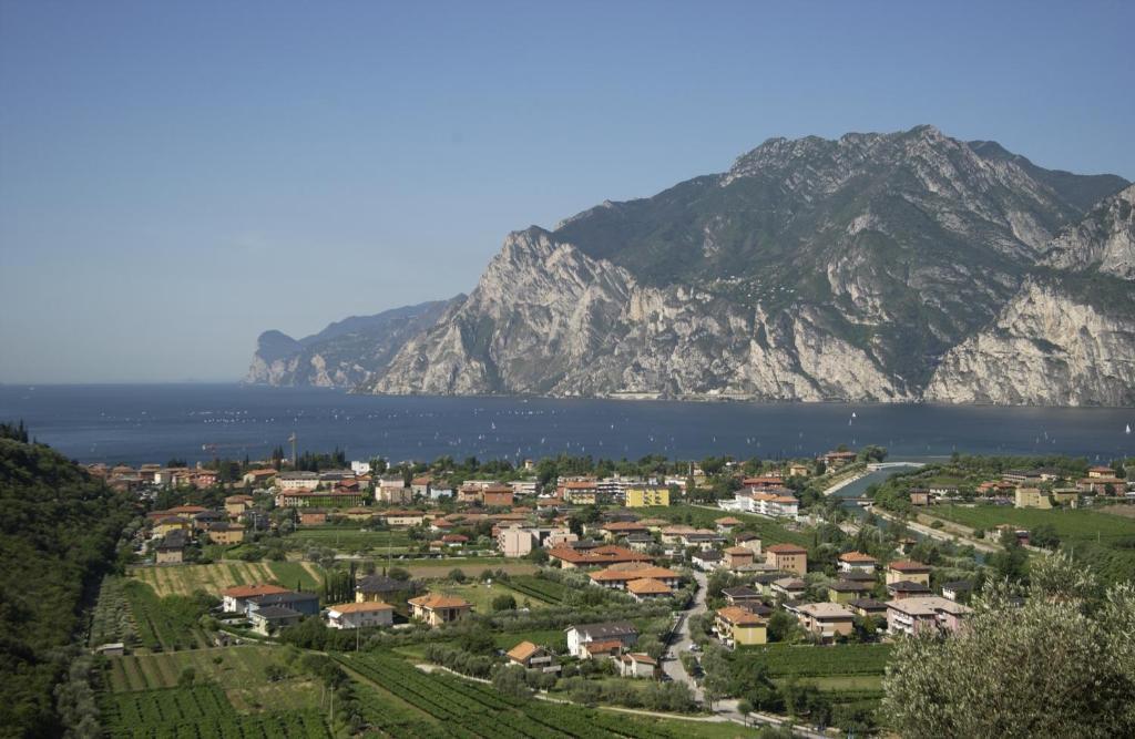 Hotel Piccolo Mondo Torbole Sul Garda Exterior foto