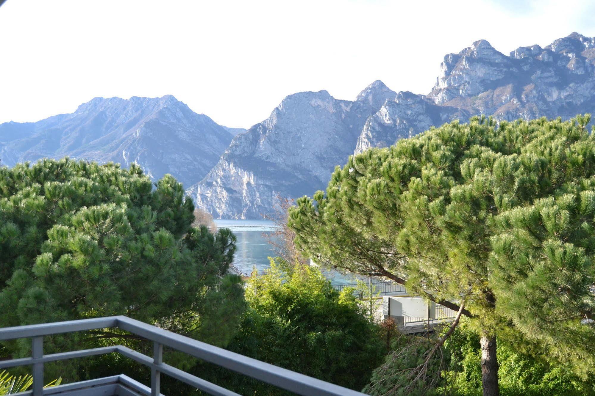 Hotel Piccolo Mondo Torbole Sul Garda Exterior foto